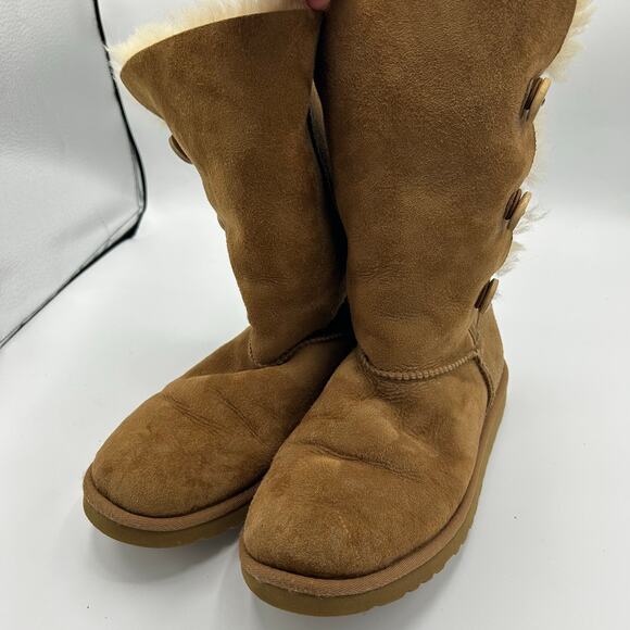 UGG Australia Bailey Button 1873 Chestnut Suede Sheepskin Lined Boots Size 6 - Picture 4 of 16